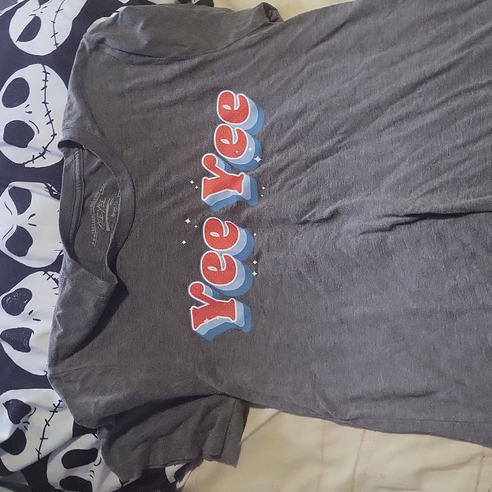 YEEYEE T-SHIRT